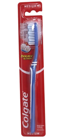 فرشاة أسنان كولجيت دبل أكشن (وسط) - تنظيف عميق وحماية مزدوجة