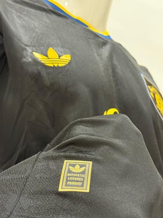 مانشستر يونايتد 25-26 الطقم الثالث