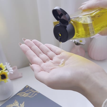 عبوة زيت تشيبي 300 مل + هديتين ( شامبو بار بالشيا الطبيعي + صابونة الجلسرين بالعكر الفاسي )