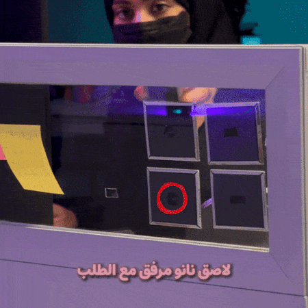 طريقة تركيب لاصق النانو المرفق لتعليق الصور على الأسطح غير المعدنية