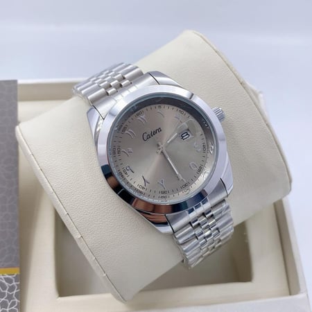 ساعة من ماركة كاتيرا اللون فضي وميناء رمادي