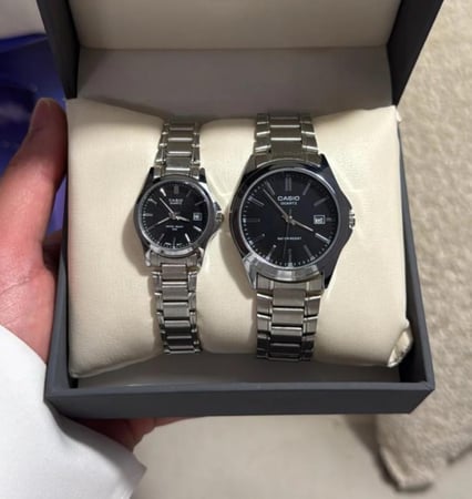 طقم كاسيو كابلز  اللون فضي ميناء اسود