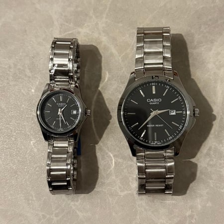 طقم كاسيو كابلز  اللون فضي ميناء اسود