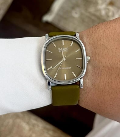 ساعة كاسيو جلد اللون زيتي