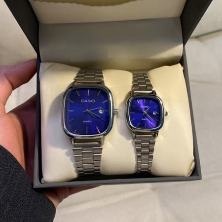 طقم ساعة كاسيو كبلز اللون فضي ميناء كحلي