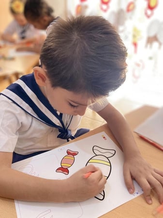 صفحة تلوين من كتاب حروفي الممتعة بالقص واللصق والتلوين