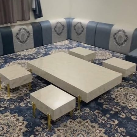 طقم طاولة ارضي بيج