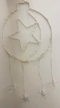 زينة رمضان دائرة معدنية على شكل هلال ونجمة واربع نجوم متدلية ملون اضا