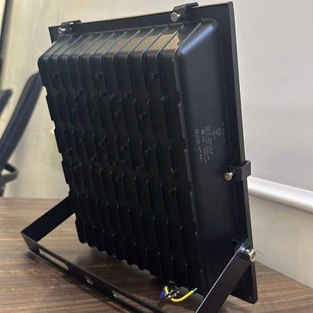 كشاف ليد خارجي متحرك 50 واط  ضمان 2 سنوات