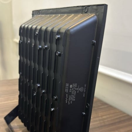 كشاف ليد خارجي متحرك 100واط  ضمان 2 سنوات