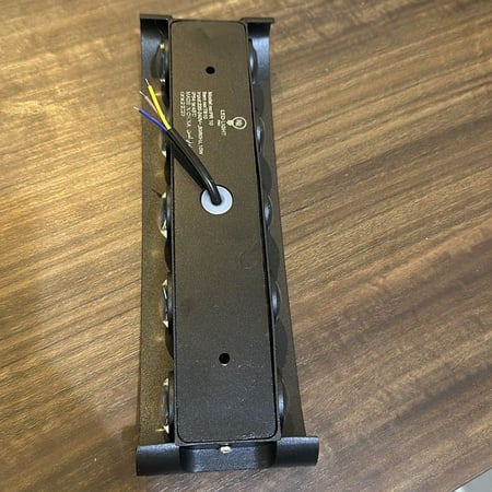 اضاءة جدارية خارجية خماسية الامنيوم 10 وات 10لمبات