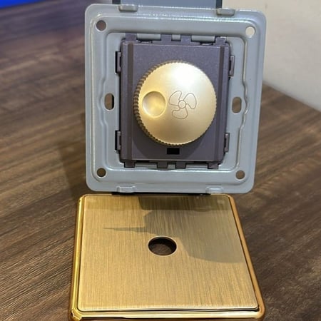 مفتاح مروحة 250 امبير ذهبي MR ضمان 25 سنة