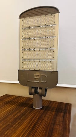 كشاف شوارع متحرك شرائح 250 واط ضمان 2 سنوات