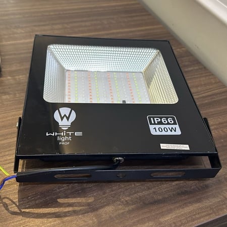 كشاف ليد خارجي متحرك 100واط  ضمان 2 سنوات