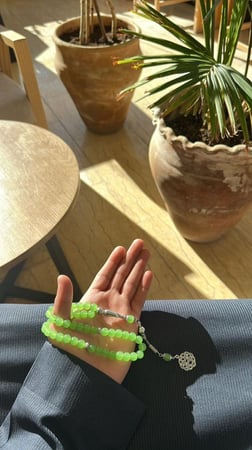 سبحة حجر اخضر