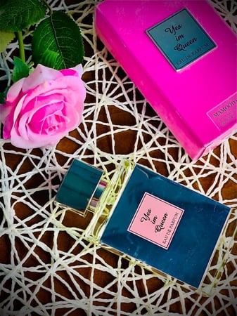 عطر نعم انا الملكة وردي 60مل