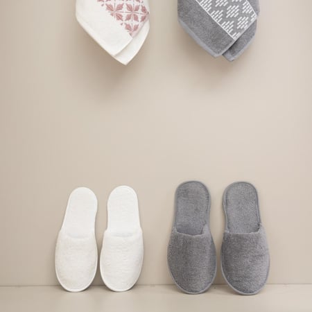 طقم أرواب استحمام نومي قطن  تركي مطرز أبيض و رصاصي عدد القطع 14