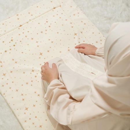 طقم صلاة أطفال طبي بيج فاتح 90 × 60 سم