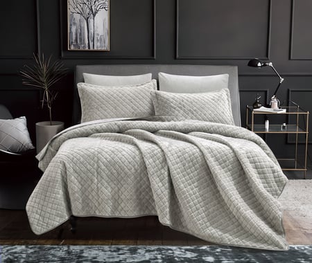 مفرش كويلا شتوي كوين فرو مضغوط رصاصي عدد القطع 4