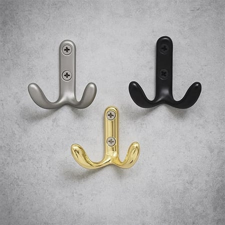 علاّقات جدارية معدنية