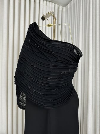 فستان اسود ملكي