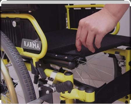 كرسي متحرك للأطفال