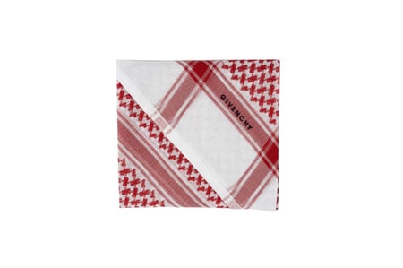 شماغ جيفنشيي كلاسيك 2026