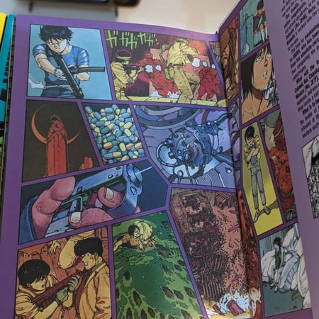 اصدار خاص صندوق مجموعة مانجا اكيرا، غلاف ثقيل.