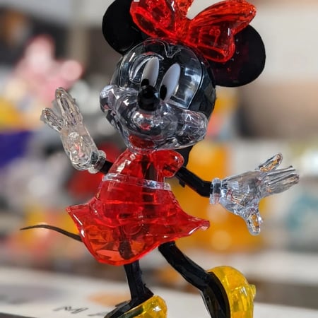 فيقرز شخصية ميني موس من عالم ديزني ، تركيب على هيئة كريستال