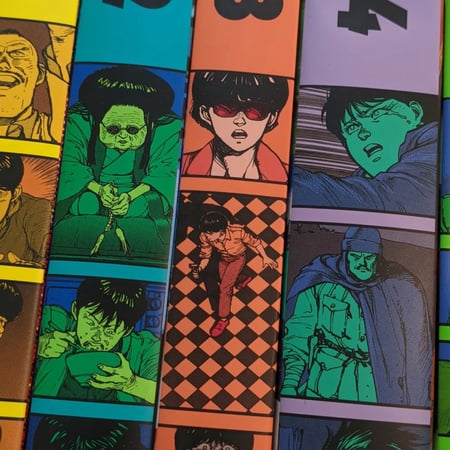 اصدار خاص صندوق مجموعة مانجا اكيرا، غلاف ثقيل.