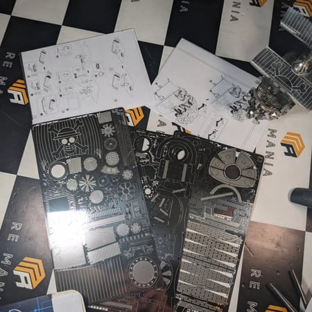 سفينة لوفي ثاوزند ساني فضي من ون بيس ،الماده ستيل