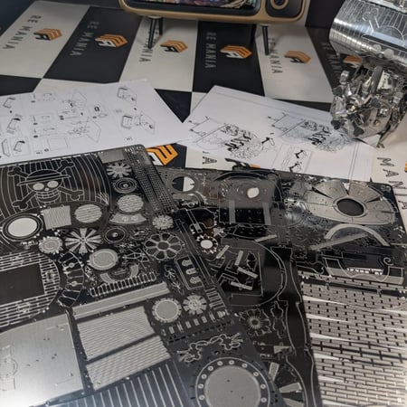 سفينة لوفي ثاوزند ساني فضي من ون بيس ،الماده ستيل