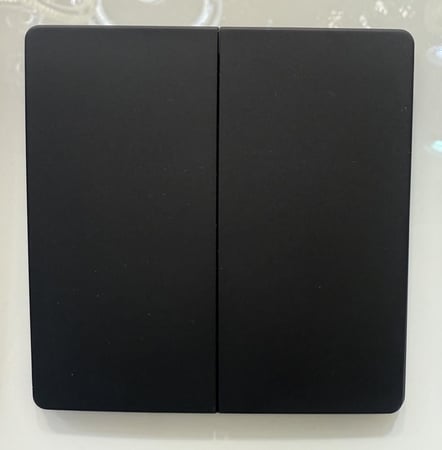 مفتاح ثنائي اسود بيانو