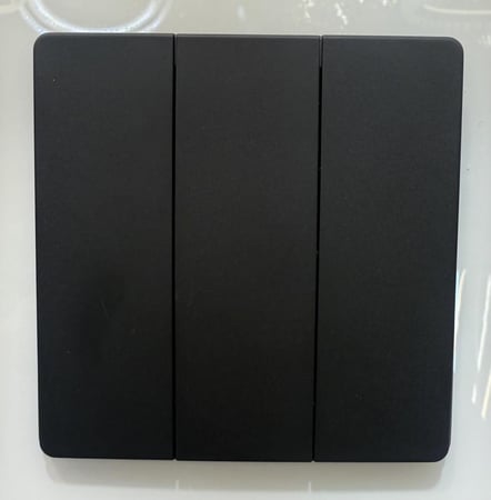 مفتاح ثلاثي اسود بيانو