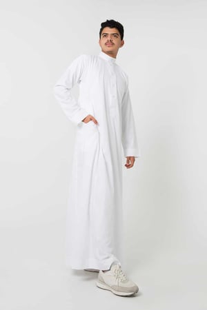 ثوب كلاسيك شبابي أبيض – الشياكة للأناقة الشبابية