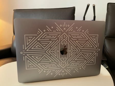 الحفر بالليزر او الطباعة Laser Engraving Or Printing