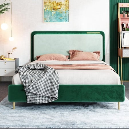 سرير مزدوج من القماش الاخضر متوفر بمقاسات مختلفة