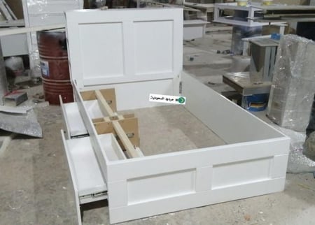 سرير مع درجين تخزين