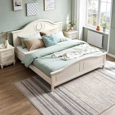 سرير خشبي بتصميم مميز متوفر بمقاسات مختلفة