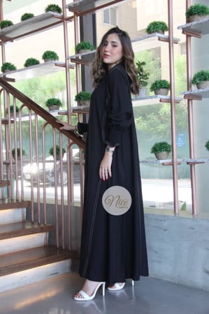 عبايه قماش كريب بموديل عملي