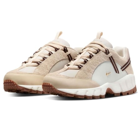 Nike Jacquemus - بيج