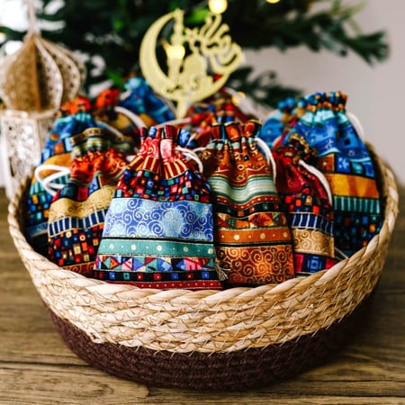 توزيعات قرقيعان عيدية عيديات للكبار عيد الفطر هدايا هدية عيدكم مبارك