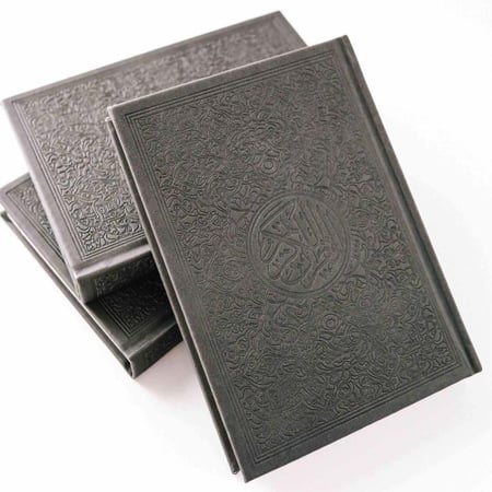 مصحف حجم وسط مع تفسير الآيات