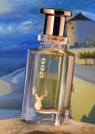 عطر يوناني بإسم اريبوس وفي الخلفية صوره من اليونان وعلى الزجاجة غزال