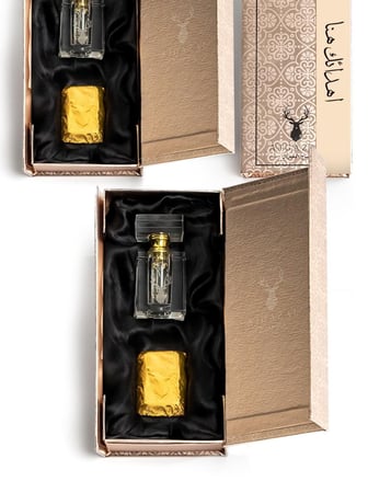 توزيعات هدايا بخور و مسك في علبه ذهبية عليها صورة غزال في متجر غزال