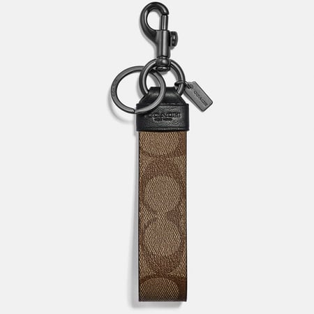 ميدالية كوتش Coach Signature