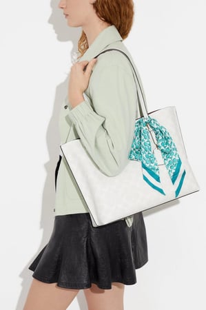 وشاح كوتش اكسسوار صغير