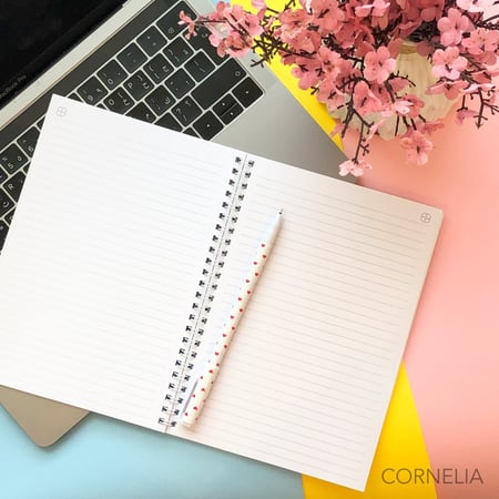 دفتر دايزي وردي بتصميم متفرد وأنيق