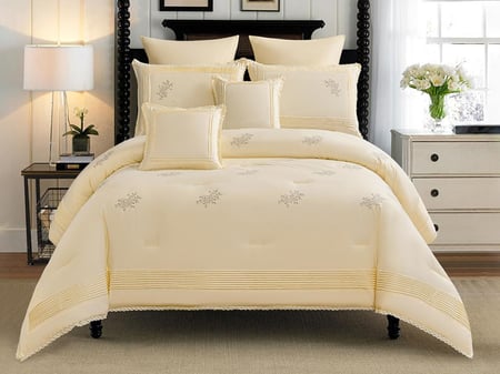 مفرش نورا مفرد ونص مطرز من خامة القطن 200 غرزة - 8 قطع