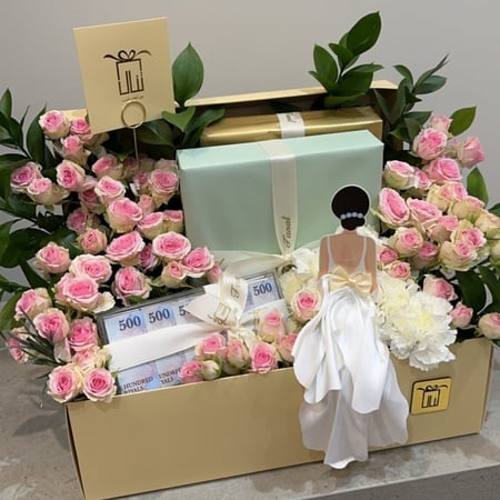 تنسيق هديه بالورد الطبيعي ( مقاس كبير )